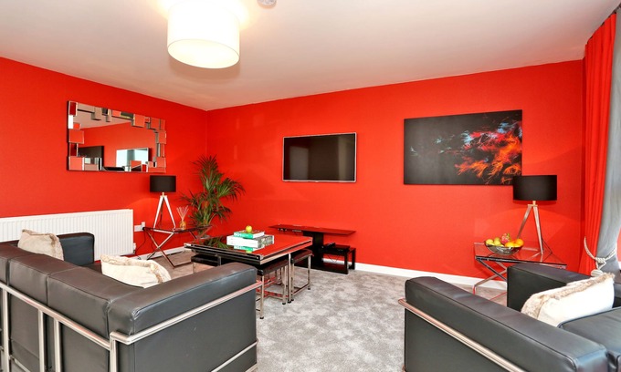 Dyce Apartment | Vibrant Home in Aberdeen, Scotland