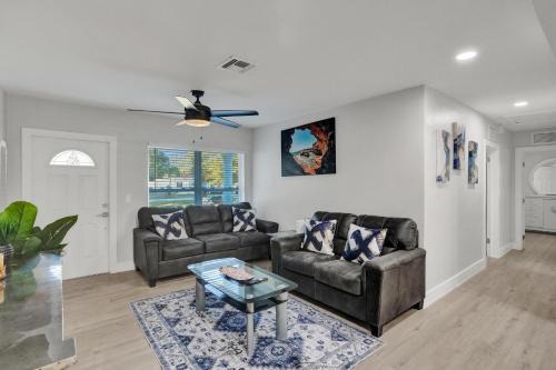North Miami Beach House | Vibrant Miami Escape with BBQ Grill Free WiFi & Parking