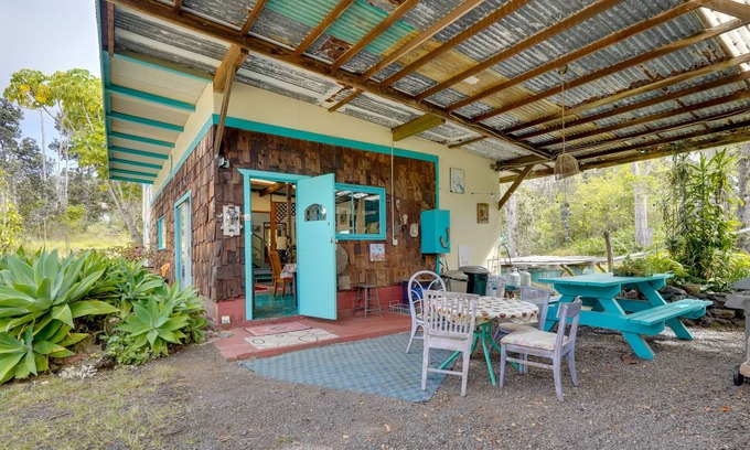 Ocean View House | Vibrant Ocean View Home w/ Lanai & Steam Room!