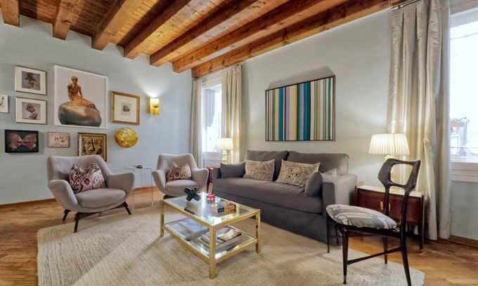 Vicenza Apartment | Vicenza Piazza dei Signori Elegant Apartment