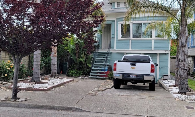 West Oakland House | Victoria home near to downtown oakland!