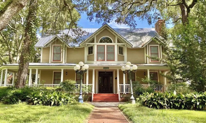 Steinhatchee Cottage | Victorian #7 Cottage at Steinhatchee Landing Resort