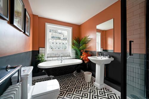 Kings Cross St. Pancras Apartment | Victorian Charm