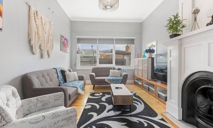 Ballarat Cottage | Victorian Charm meets Modern Ease near Lake and CBD