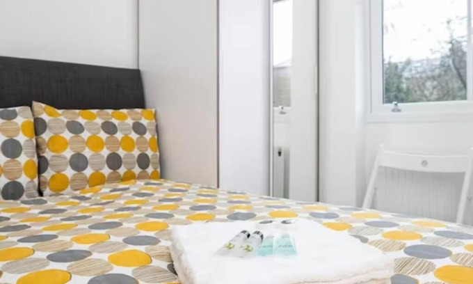 St. George's Apartment | Victorian Functional Accommodation 5Min Walk From Tufnell Park