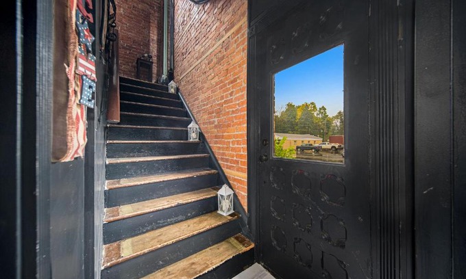 Concord Apartment | Victorian loft