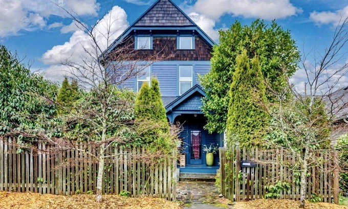 York House | Victorian on Garden: Best Location in Town