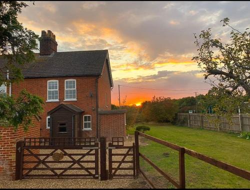 Rendlesham Apartment | Victorian quirky farm cottage next to forest & close to beach