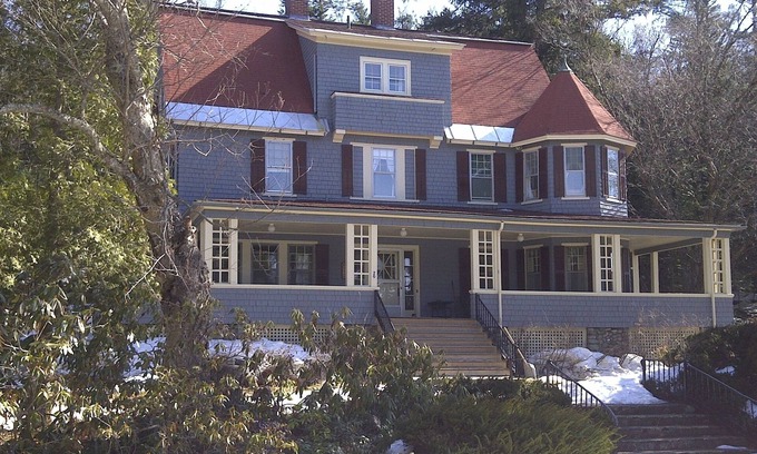 Jefferson House | Victorian Splendor Amidst the Mountains