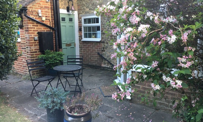 Liss Cottage | Victorian Stable House with attractive vaulted ceiling , Southdowns.