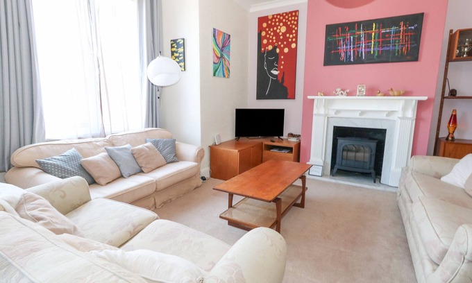 Weymouth House | VICTORIAN TOWN HOUSE, pet friendly, with a garden in Weymouth