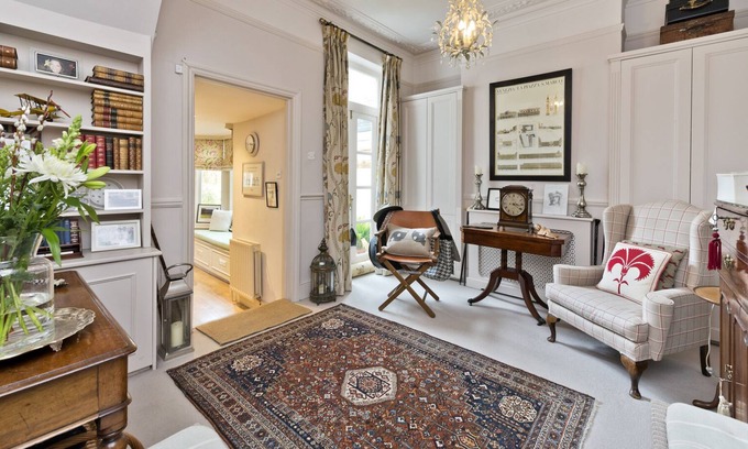 Northcote House | Victory Palace, by Veeve