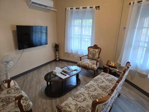 Pom Prap Sattru Phai House | Victory place 2 (Golden Mount)