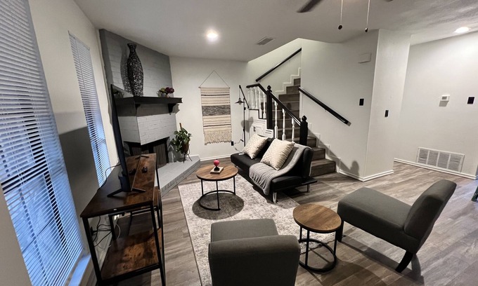 Midland House | Vida Chula - Peaceful retreat in a quiet & safe neighborhood.