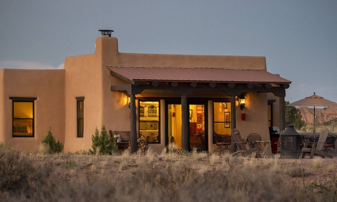 Abiquiu House | Viento del Rio - Abiquiu Casita W/Private Hot Tub
