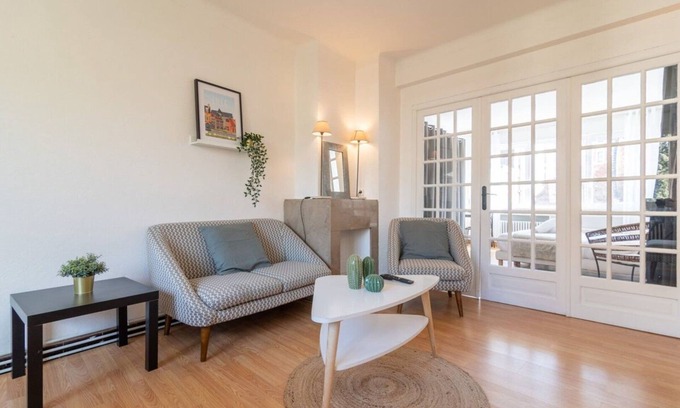 Old Lille Apartment | Vieux Lille: Bright, fully-equipped apartment!