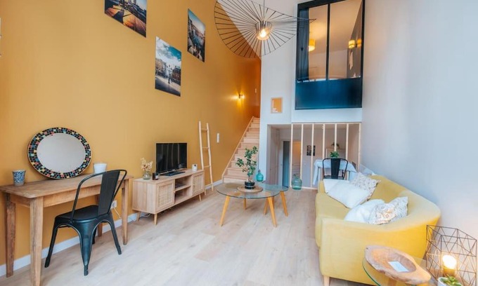 Old Lille Apartment | Vieux Lille Village Cottage