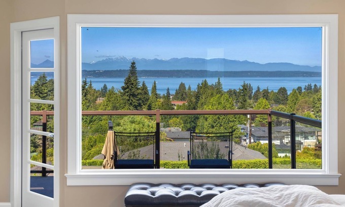 The Bowl of Edmonds House | View home in Edmonds Bowl. Indoor outdoor gourmet kitchen & bar for entertaining
