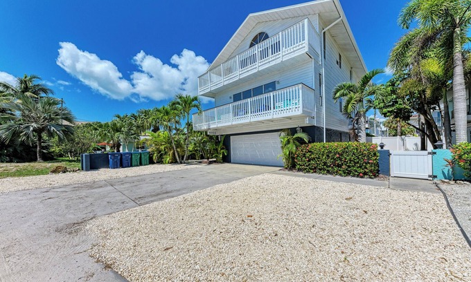 Holmes Beach House | View of Beach from the deck, Walk to all , free WIFI.