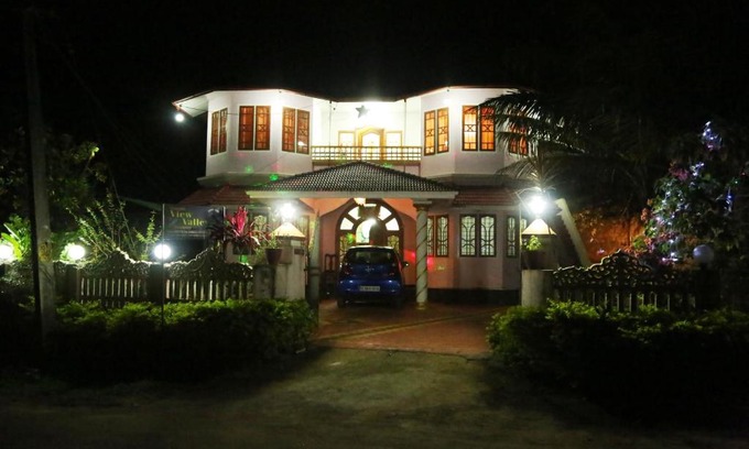 Anaviratty House | View Valley Homestay