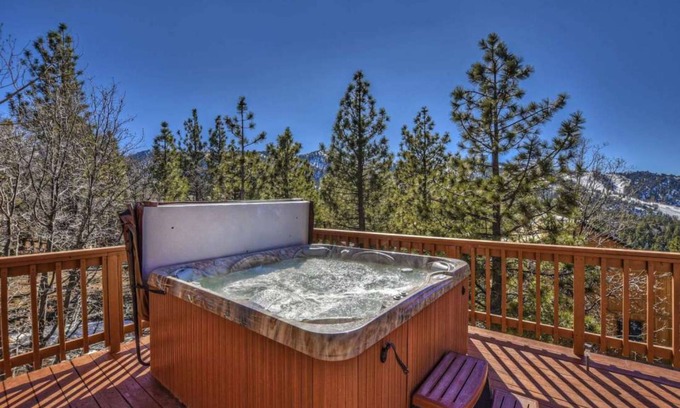 Upper Moonridge Cabin | Views at Wolf Lodge by AvantStay | Magnificent Views w/Hot Tub, Sauna, Games