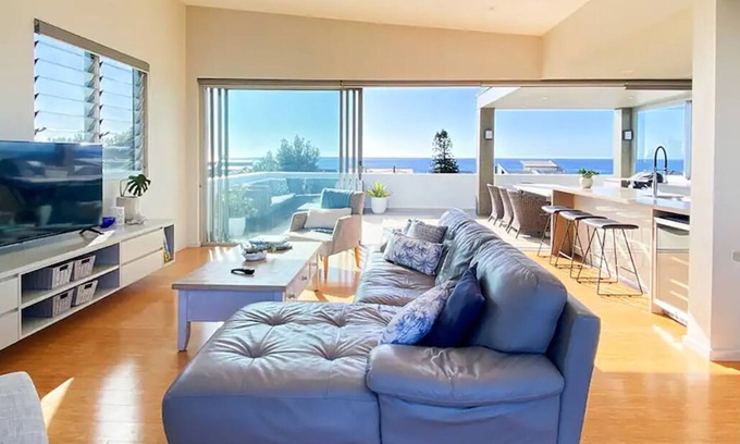 Central Coast House | Views Beach, Lake & Dunes -The Entrance Nth. Enjoy hot tub & 80m stroll to beach
