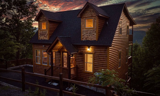 Gatlinburg - Pigeon Forge Cabin | Views, Indoor Pool, Luxury Cabin, Bears