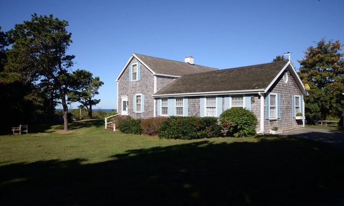 Truro House | Views of Cape Cod Bay Near Corn Hill (2214)