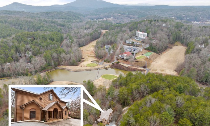 Helen Cabin | VIEWS of the Appalachian MTN in cozy cabin w/HOT TUB