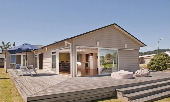 Matarangi Cottage | Views on Matarangi - Matarangi Holiday Home
