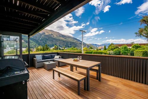 Lake Hawea House | Views on Parry - Lake Hāwea Holiday Home