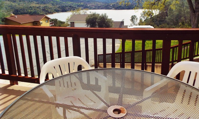 Oak Shores House | Views on the Bluff with Private Slip, Dish TV Soak up the Fun!