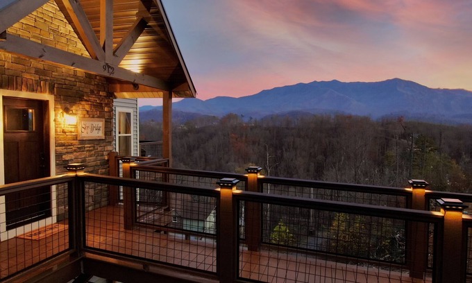 Chalet Village North Cabin | Views! Three King Beds! Hot Tub! 2 mi to Parkway! Pool!