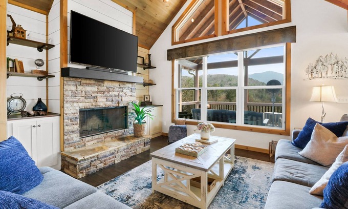 Cherry Log House | Views Views Views, Comfort, Location, Amenities