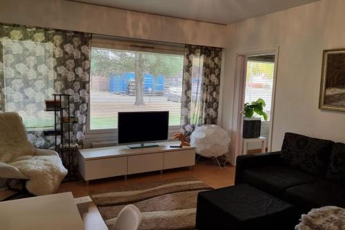 Oulainen Apartment | Viihtyisä kaksio ydinkeskustassa maantasossa