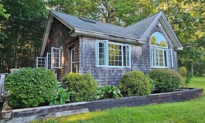Surry Cabin | Viking Trail Cabin, Viking Trail Cabin with beach access