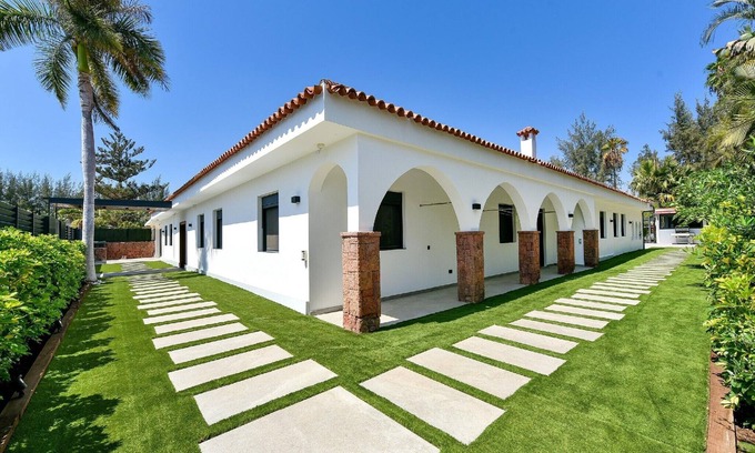 Campo Internacional Maspalomas Villa | Villa Maspalomas Deluxe | Luxury Retreat in Gran Canaria | Private Heated Pool.