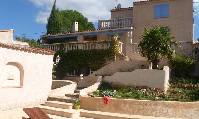 Sainte-Anastasie-sur-Issole House | villa village in the countryside