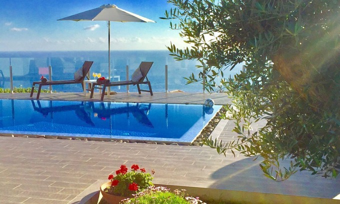 Estreito da Calheta Villa | Villa Pinheira III ,dois quartos ,piscina e vista mar