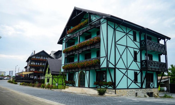 Bacau House | Vila Alsace Podu' cu Lanturi