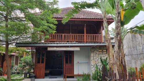 Pogung Lor Villa | Vila Cavendis Banana Leaf Vila