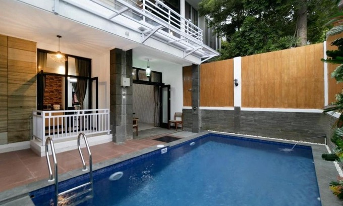 Bandung Villa | Vila Keluarga Syariah Mawar 82, Dago Resort 4BR dengan Privat Pool BBQ dan Rooftop