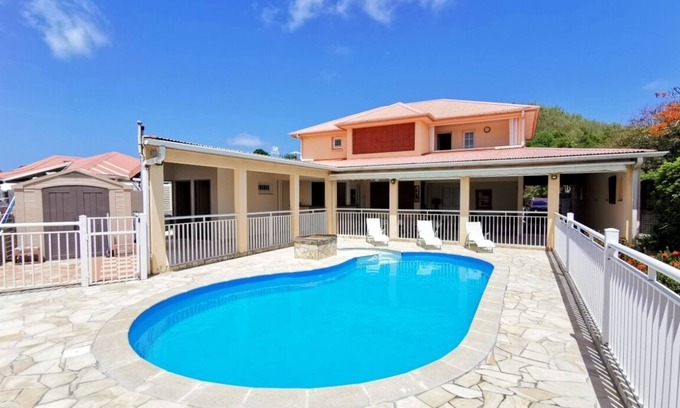 Sainte-Anne Villa | Villa à Sainte Anne M041C 8 personnes 3 chambres avec piscine