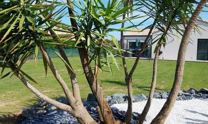 Saint-Vincent-sur-Jard Villa | Villa 10/12 p. SWIMMING POOL, SPA & PRIVATE SAUNA 2 kms from the beach, marshes, forests