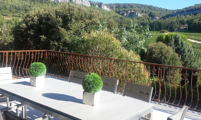 Roquefort-la-Bedoule Villa | Villa 10mn from Cassis, dominant view of the vineyards