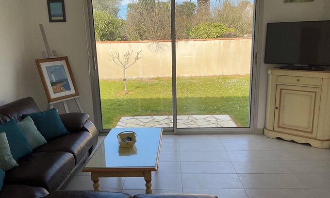 Sainte-Marie-de-Re House | Villa 150m from the sea in very quiet area with walled garden.