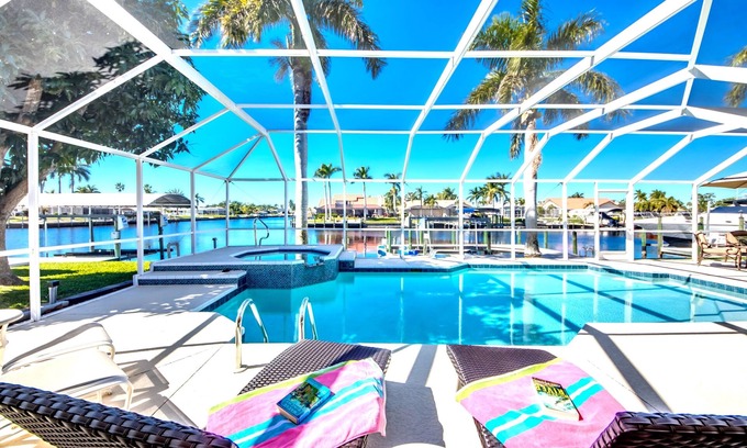 Caloosahatchee House | Villa 17 Salt Water Pool Breathtaking