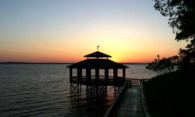 Negreet Villa | Villa 2@Bailey Bluff*4 bedrooms*4.5 bathrooms*Swimming Pool*Large Deck Lakeside