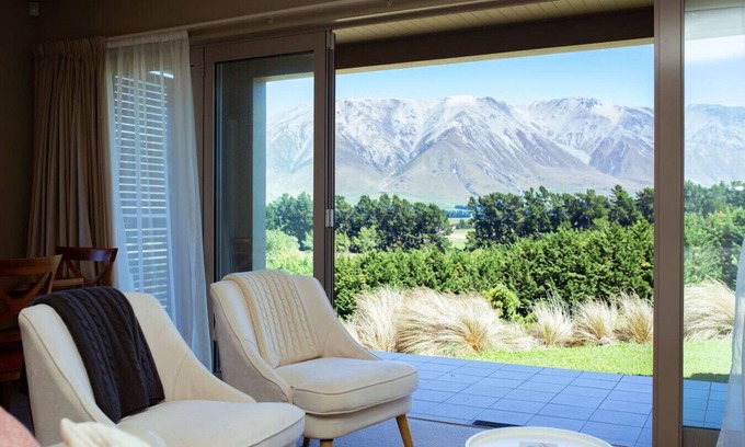 Windwhistle Apartment | Villa 206 Front Row Golf Views, Terrace Downs