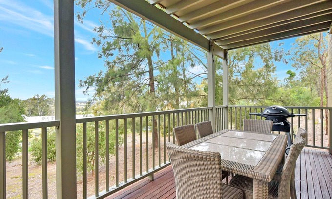 Pokolbin Villa | Villa 2br Frambois Villa located within Cypress Lakes Resort